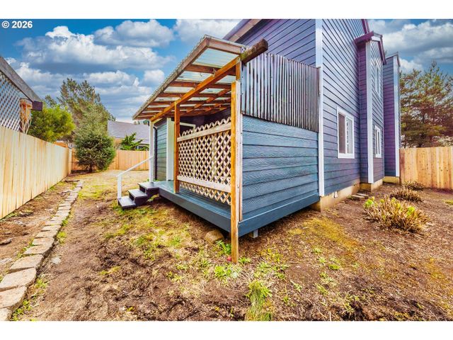 65 SIJOTA St, Gleneden Beach, OR 97388