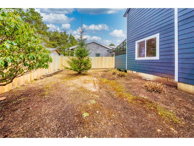 65 SIJOTA St, Gleneden Beach, OR 97388