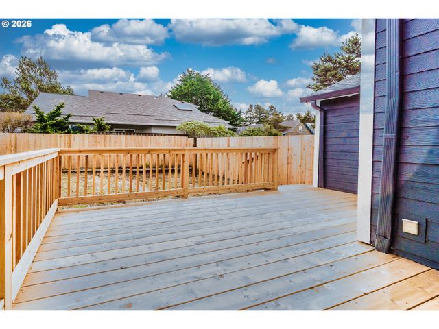 65 SIJOTA St, Gleneden Beach, OR 97388