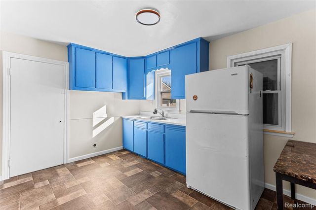 4429 Croissant Street, Dearborn Heights, MI 48125