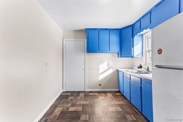 4429 Croissant Street, Dearborn Heights, MI 48125