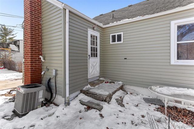 4429 Croissant Street, Dearborn Heights, MI 48125