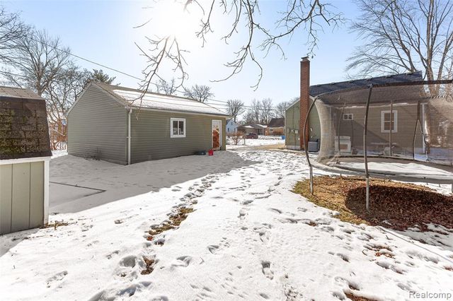 4429 Croissant Street, Dearborn Heights, MI 48125