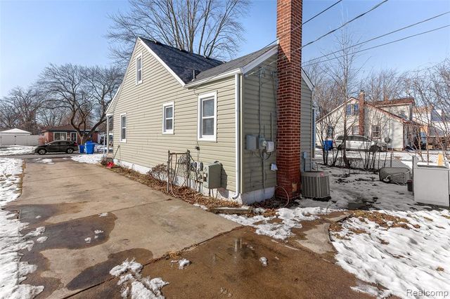 4429 Croissant Street, Dearborn Heights, MI 48125