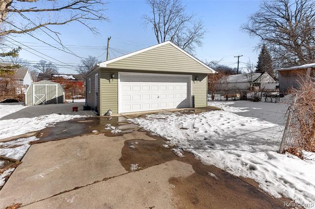 4429 Croissant Street, Dearborn Heights, MI 48125