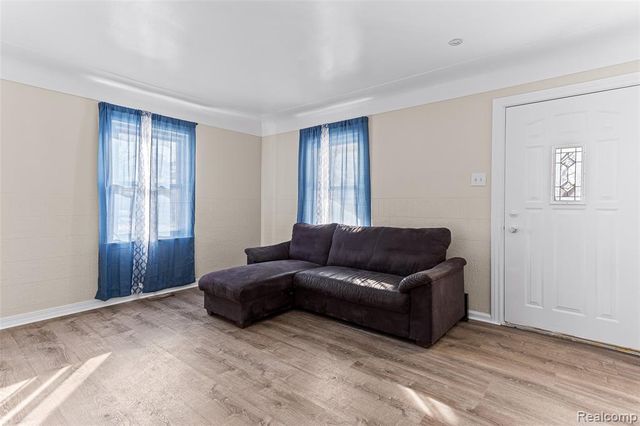 4429 Croissant Street, Dearborn Heights, MI 48125