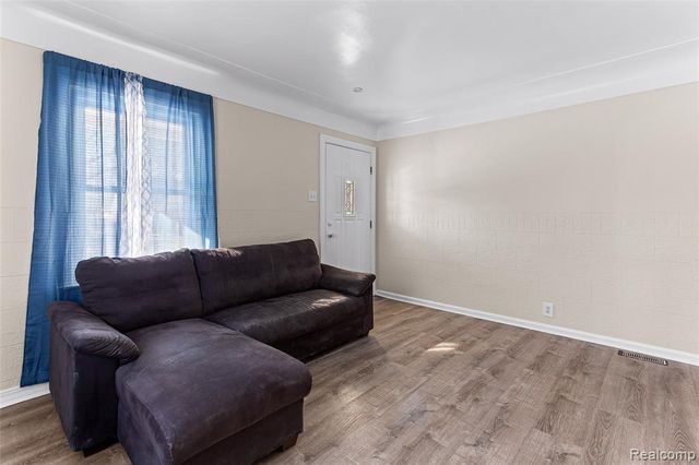 4429 Croissant Street, Dearborn Heights, MI 48125