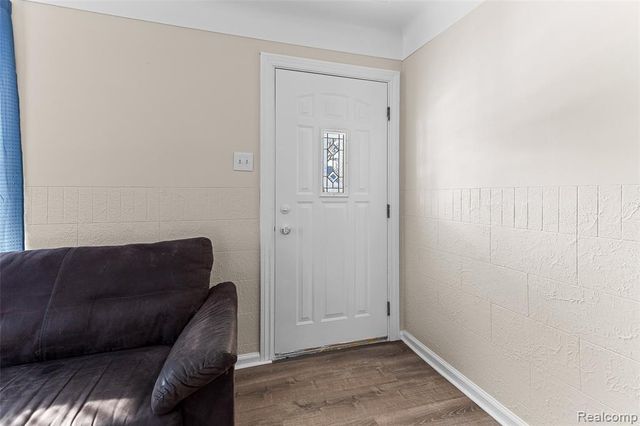 4429 Croissant Street, Dearborn Heights, MI 48125