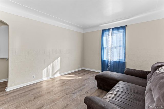 4429 Croissant Street, Dearborn Heights, MI 48125