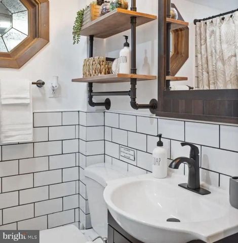 635 PATRIOT LN, Pocono Summit, PA 18346