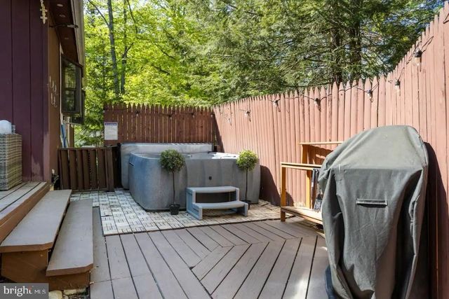 635 PATRIOT LN, Pocono Summit, PA 18346