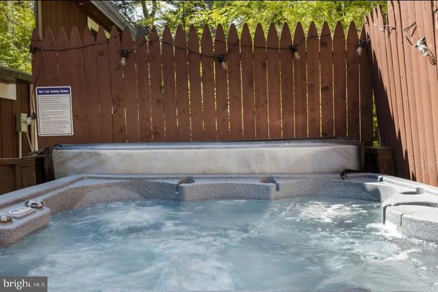 635 PATRIOT LN, Pocono Summit, PA 18346