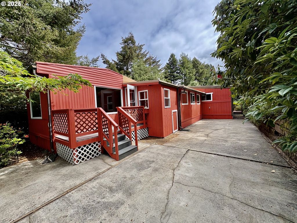 1600 RHODODENDRON Dr 91, Florence, OR 97439