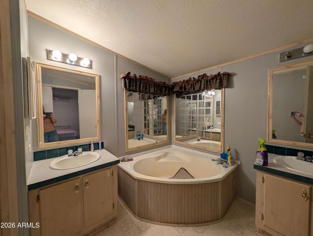 520 S CRISMON Road, Mesa, AZ 85208