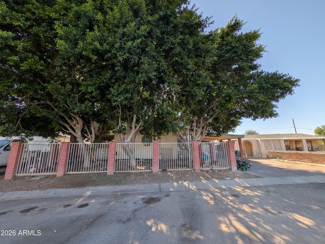520 S CRISMON Road, Mesa, AZ 85208