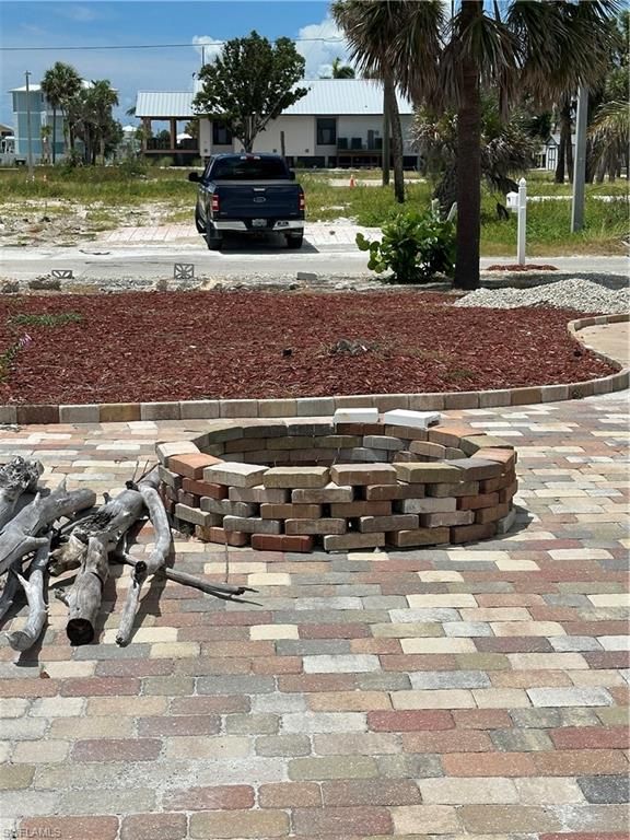 106 Hibiscus DR, FORT MYERS BEACH, FL 33931 — photo 5