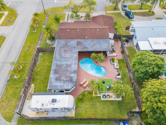 5201 Jefferson St, Hollywood, FL 33021