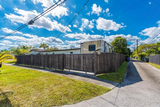 5201 Jefferson St, Hollywood, FL 33021