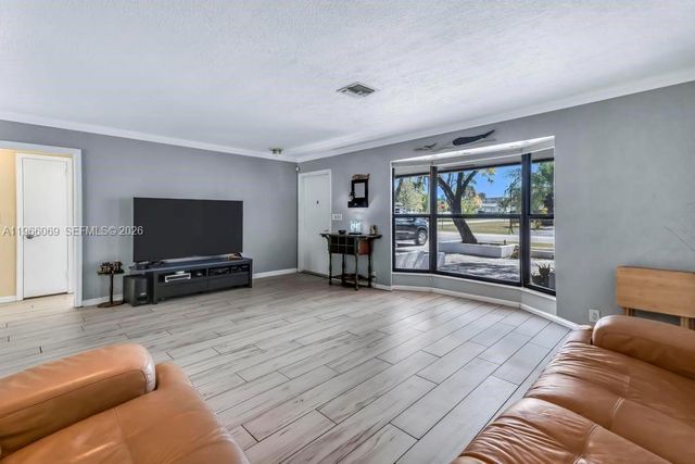 5201 Jefferson St, Hollywood, FL 33021