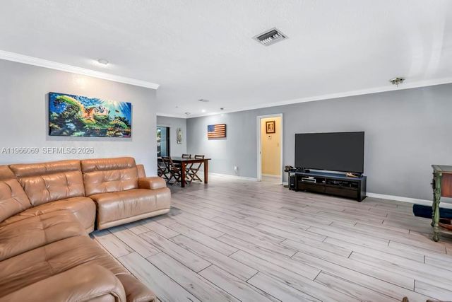 5201 Jefferson St, Hollywood, FL 33021