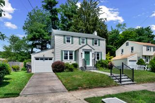 31 Englewood Drive, New Haven, CT 06515