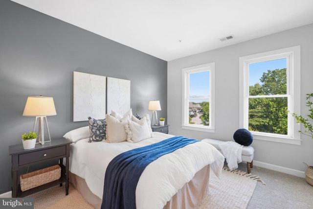 1132 S GLEBE RD, Arlington, VA 22204
