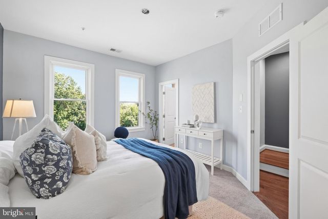 1132 S GLEBE RD, Arlington, VA 22204