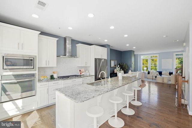 1132 S GLEBE RD, Arlington, VA 22204