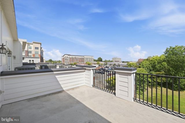 1132 S GLEBE RD, Arlington, VA 22204