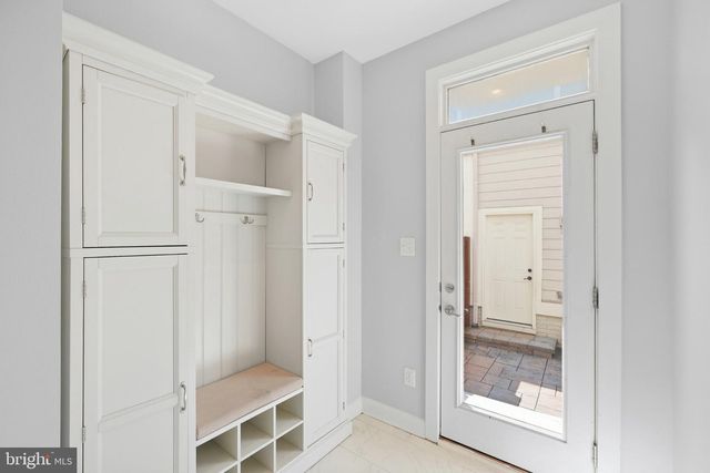 1132 S GLEBE RD, Arlington, VA 22204