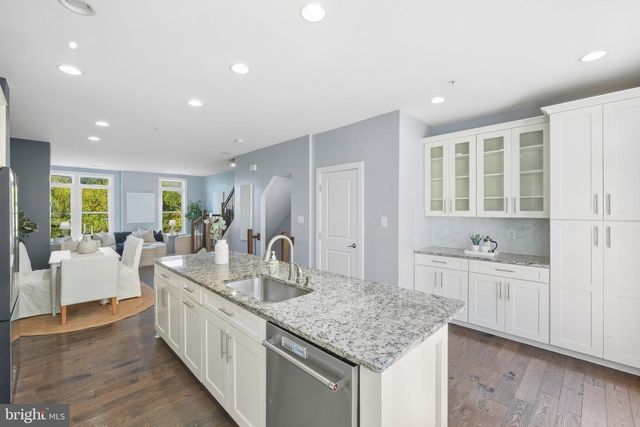 1132 S GLEBE RD, Arlington, VA 22204