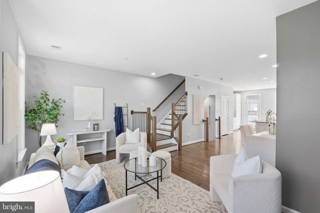 1132 S GLEBE RD, Arlington, VA 22204