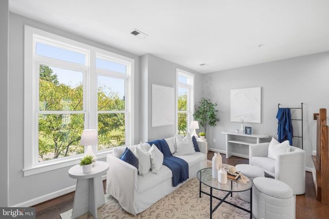 1132 S GLEBE RD, Arlington, VA 22204