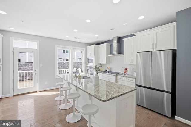 1132 S GLEBE RD, Arlington, VA 22204