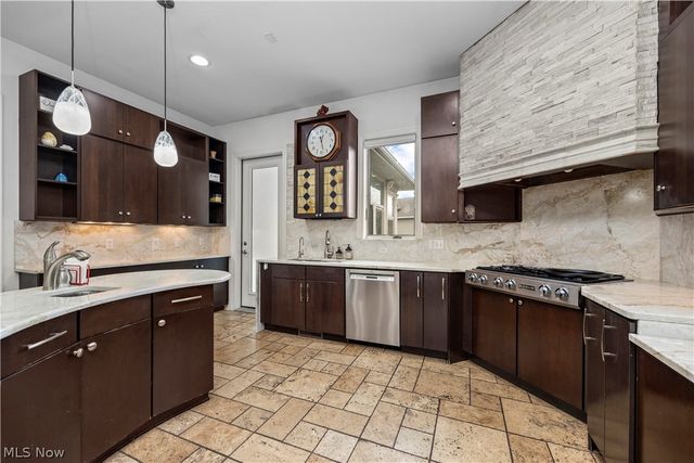 2240 Sunrise Oval, Medina, OH 44256