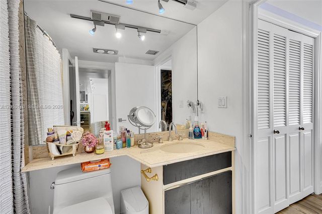 11113 Biscayne Blvd 255, Miami, FL 33181