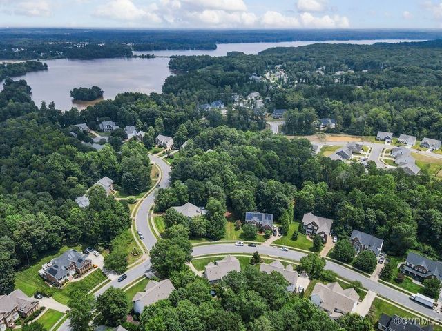 15585 Fox Cove Cir, Moseley, VA 23120