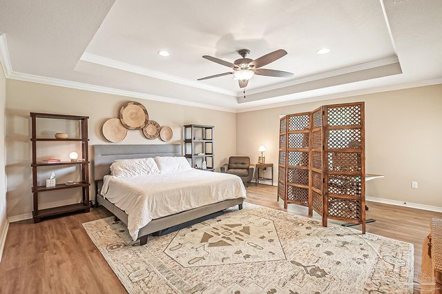 5492 Covered Bridge Ln, Pace, FL 32571