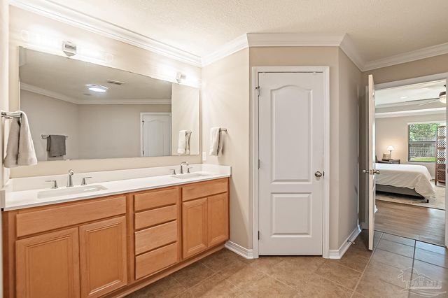 5492 Covered Bridge Ln, Pace, FL 32571