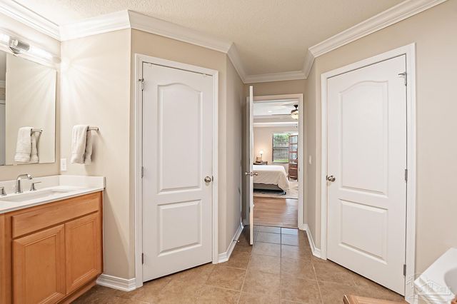 5492 Covered Bridge Ln, Pace, FL 32571