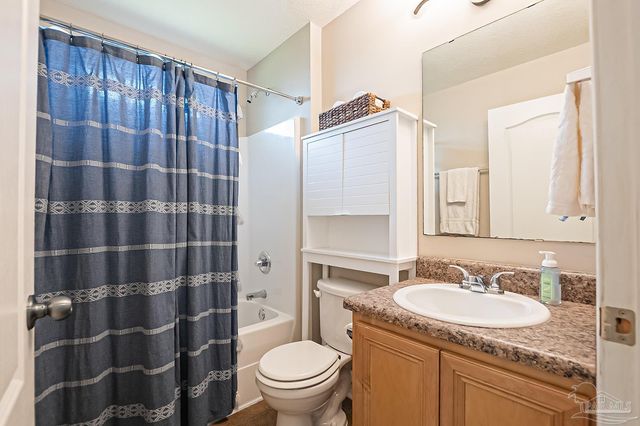 5492 Covered Bridge Ln, Pace, FL 32571