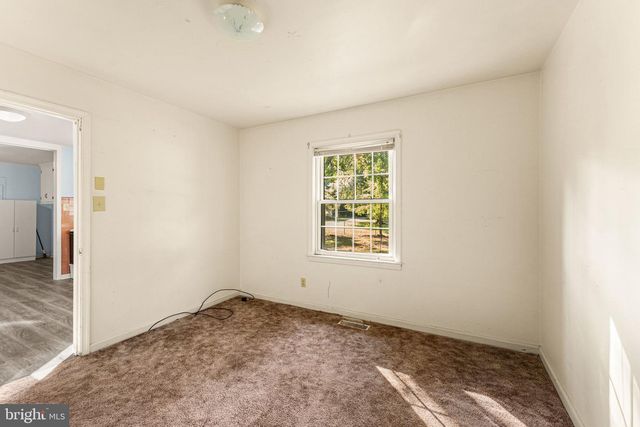 310 E GWYNNFIELD RD, Tappahannock, VA 22560