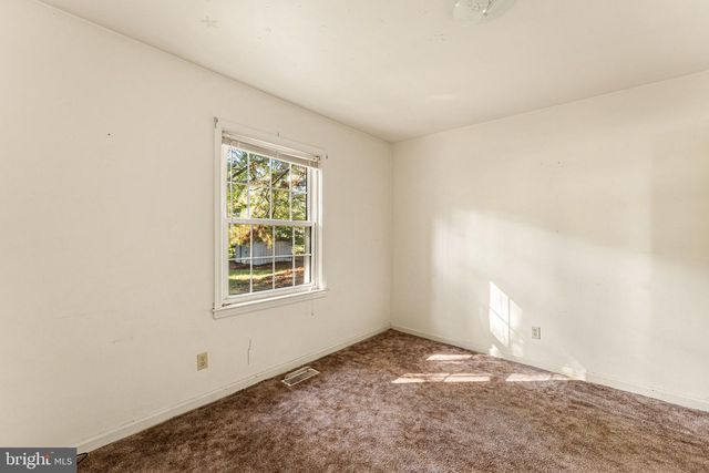 310 E GWYNNFIELD RD, Tappahannock, VA 22560