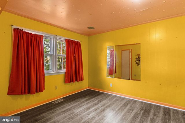 310 E GWYNNFIELD RD, Tappahannock, VA 22560