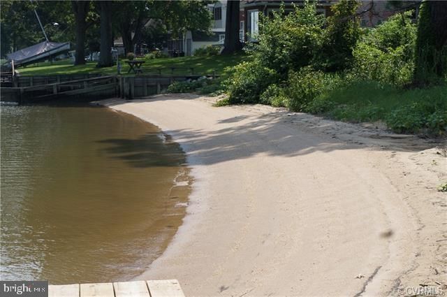 310 E GWYNNFIELD RD, Tappahannock, VA 22560