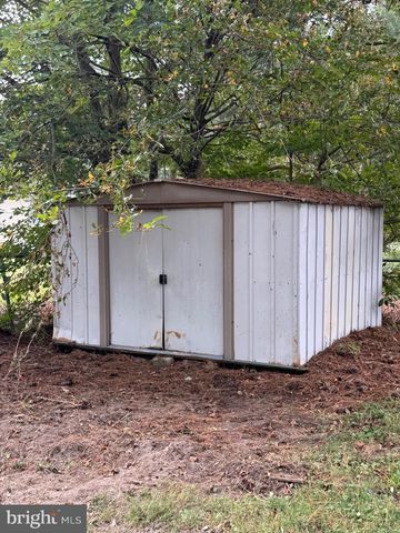 310 E GWYNNFIELD RD, Tappahannock, VA 22560