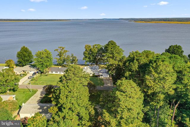 310 E GWYNNFIELD RD, Tappahannock, VA 22560