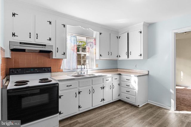 310 E GWYNNFIELD RD, Tappahannock, VA 22560