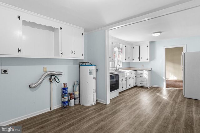 310 E GWYNNFIELD RD, Tappahannock, VA 22560