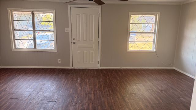 806 W Atchley Avenue, Alvarado, TX 76009
